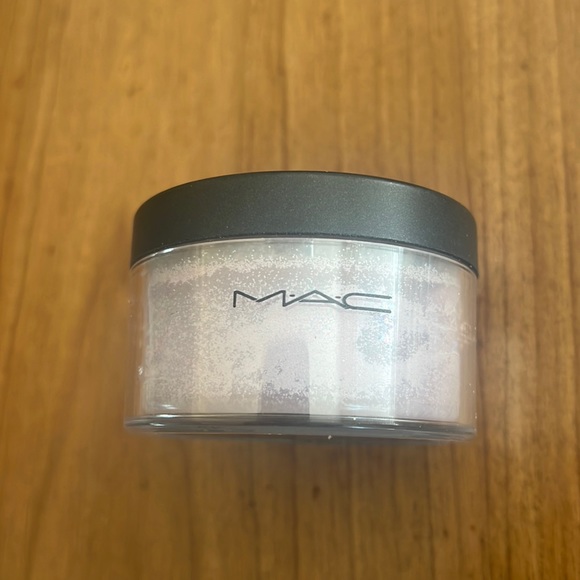 MAC Cosmetics Dolled Up Iridescent Powder - Sweetie Pie